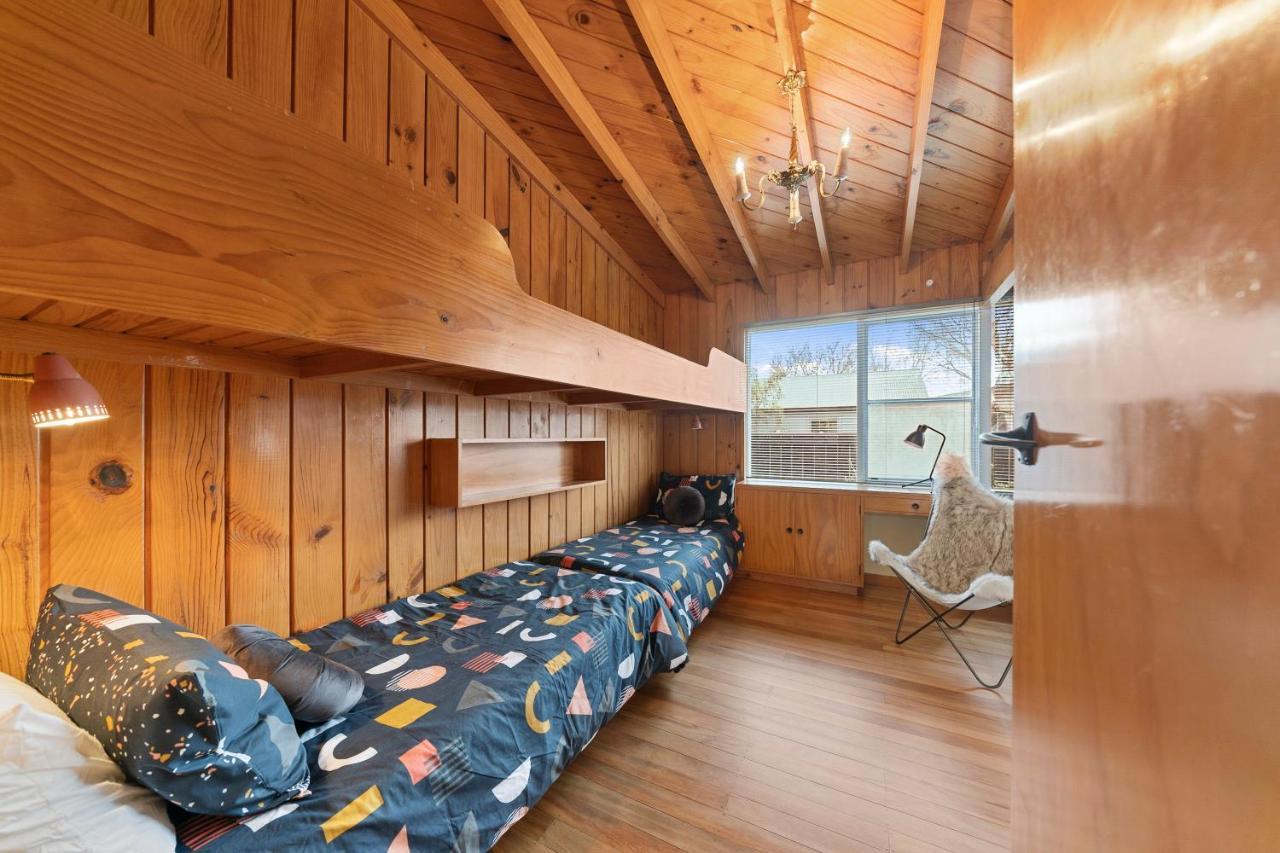 The Walnut Tree House - Martinborough Holiday Home Eksteriør bilde
